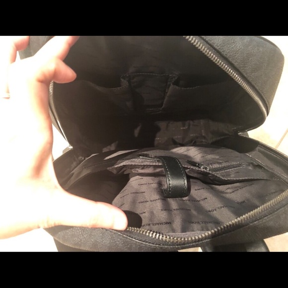 Michael Kors Large backpack. L 16" W 12". Dust bag not included - Picture 8 of 8
